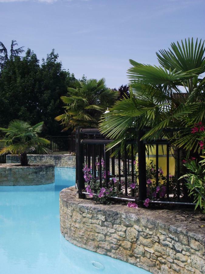 Hotel Domaine De Guillalmes Fumel Exterior foto